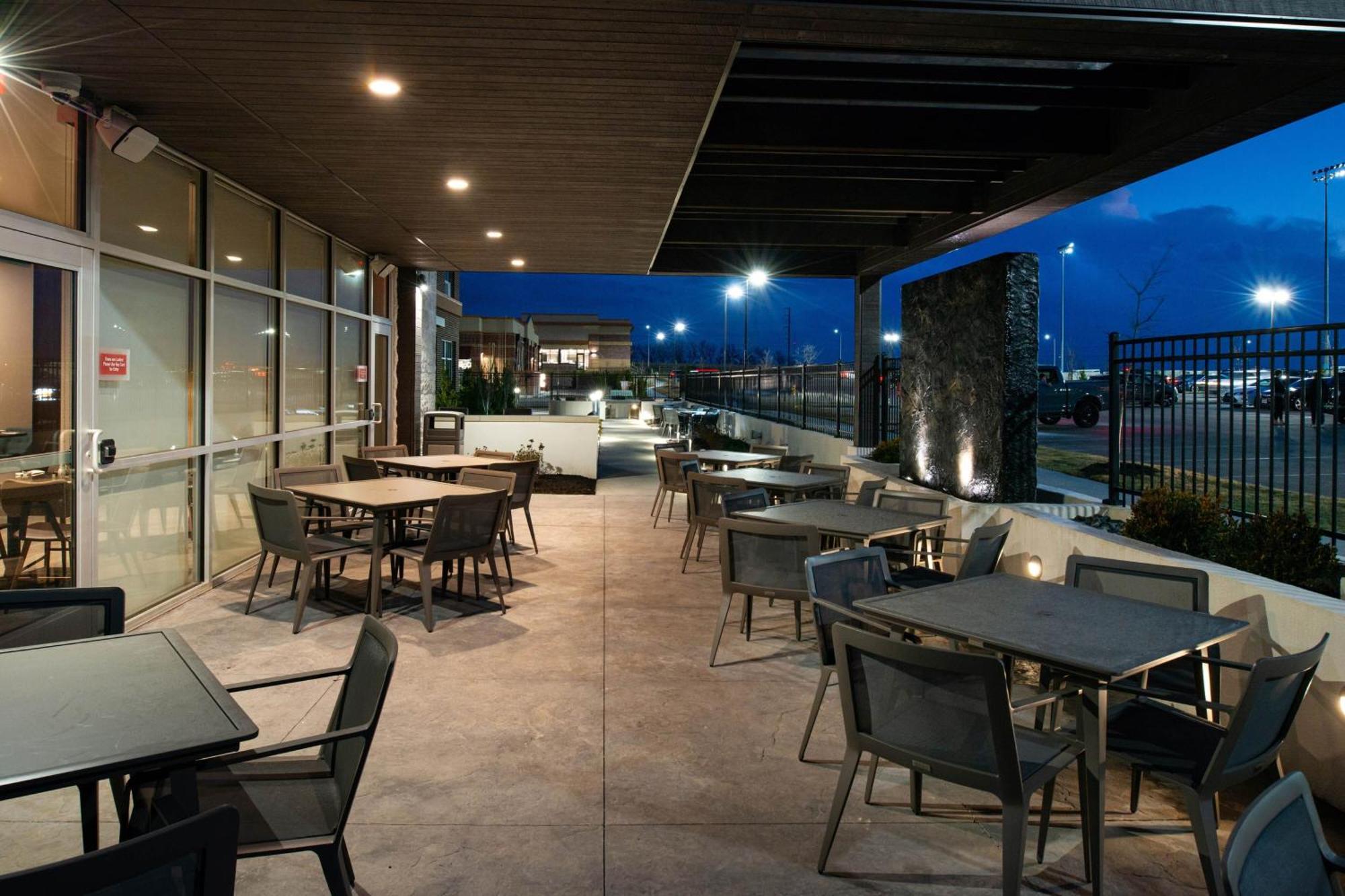 Four Points By Sheraton Kansas City Olathe Exterior photo