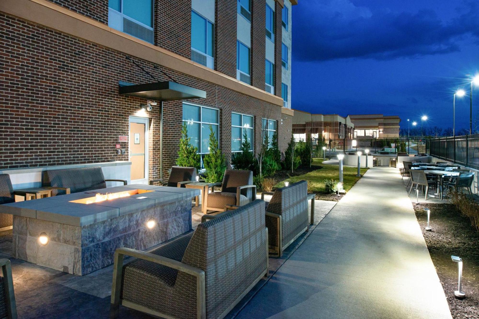 Four Points By Sheraton Kansas City Olathe Exterior photo